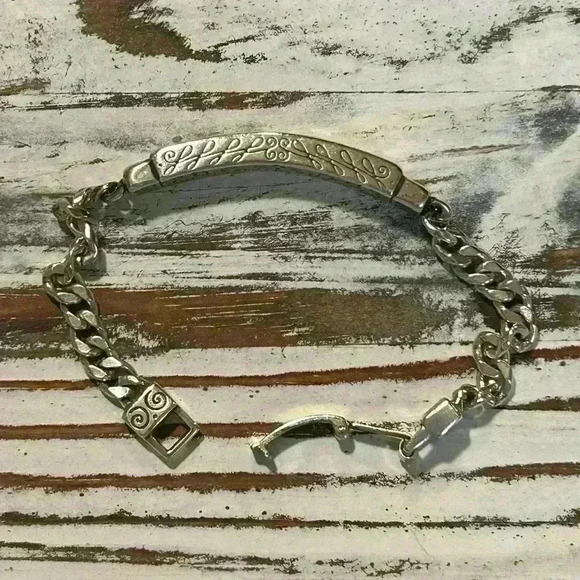 Brighton Mother’s Day “MOM” ID Chain bracelet - Picture 7 of 12